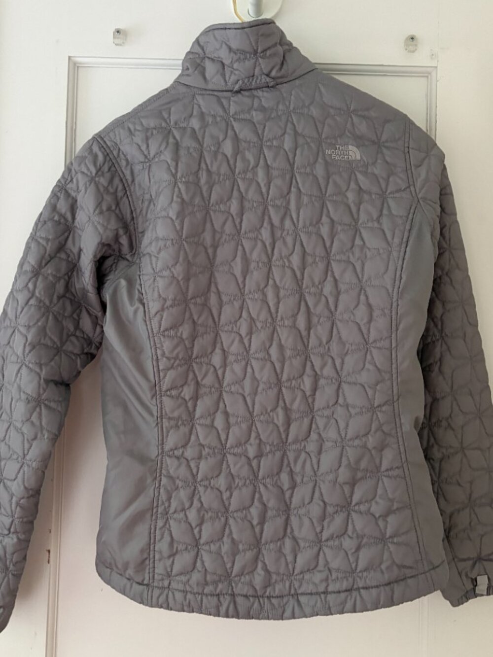 The North Face quilted mid-layer insulation jacket Size Medium Gray - Picture 3 of 8
